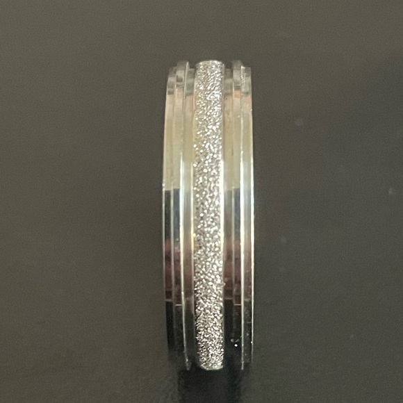 6mm silver frosted ring size 10 - Picture 3 of 8